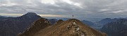 72 Dalla cresta sommitale del Due Mani sul sentierino per la croce di vetta vista panoramica